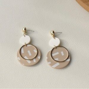 NWOT Round Drop Earrings